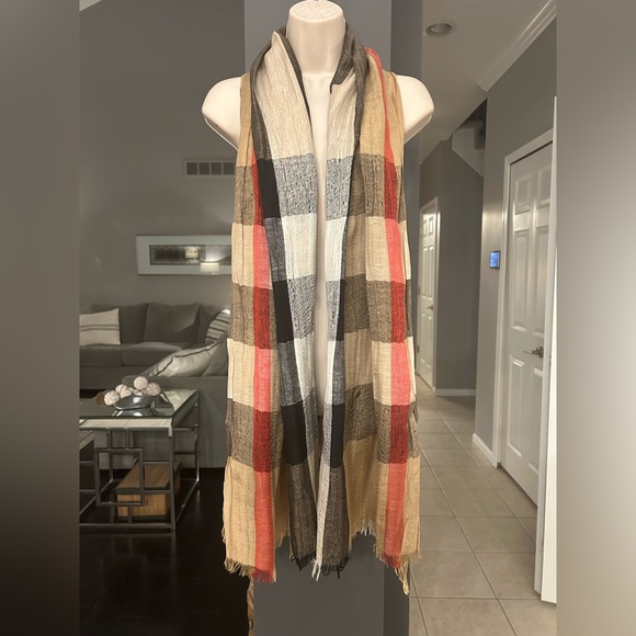 BURBERRY - 100% Linen scarf/wrap. Classic colors of Tan/Black/Red - Picture 5 of 7